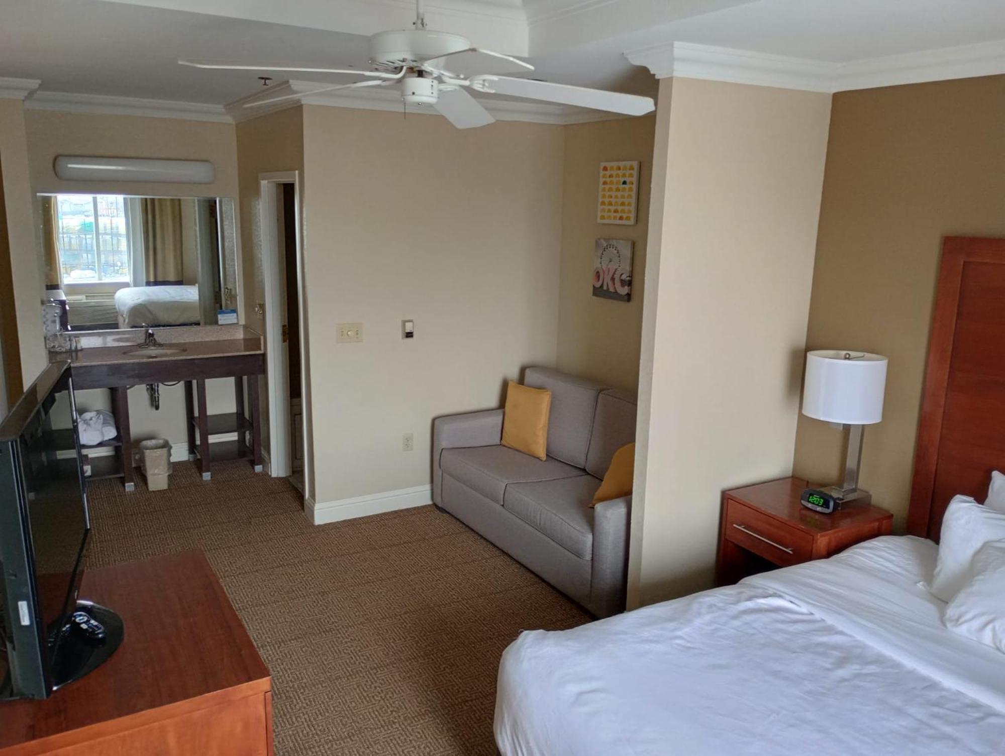 Hotel Samir At Nw Expressway